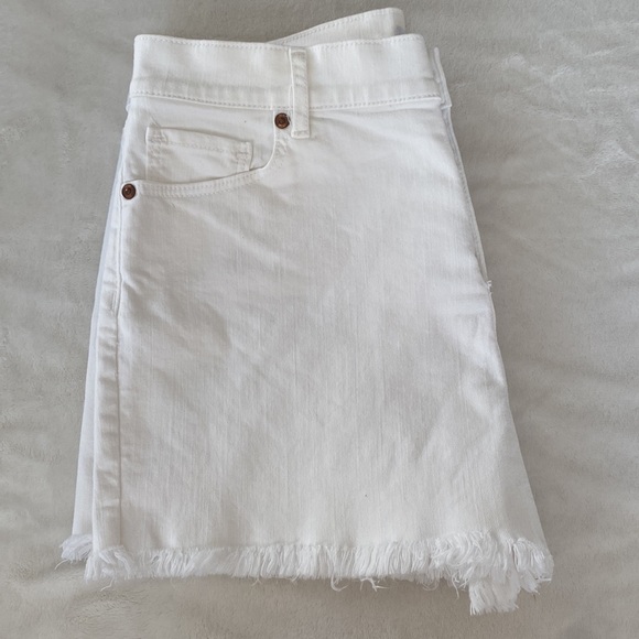 Loft White Denim Shorts Frayed Hem Size 27 - Picture 8 of 8